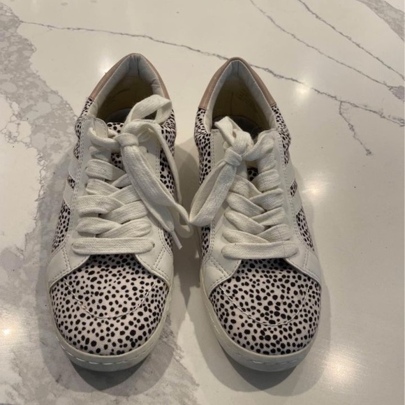 Dolce Vita Neo Spotted Animal Comfort White Tan Trimmed Low Top Sneakers - Picture 2 of 4